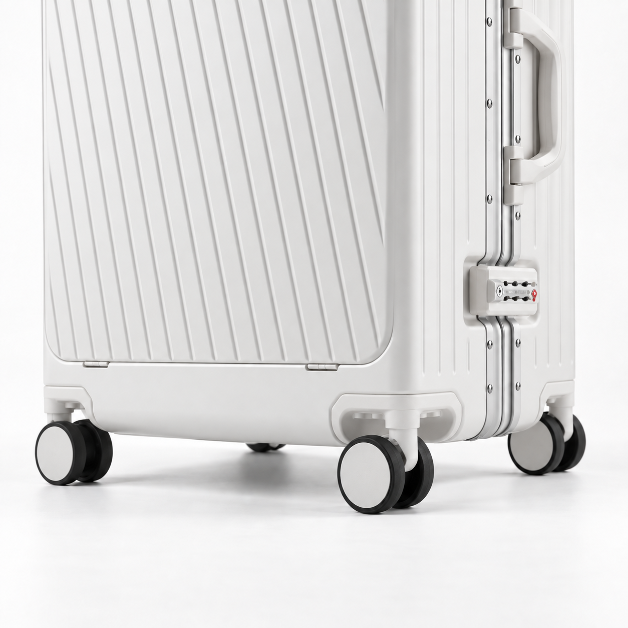 Spinner wheels on the Portwell suitcase